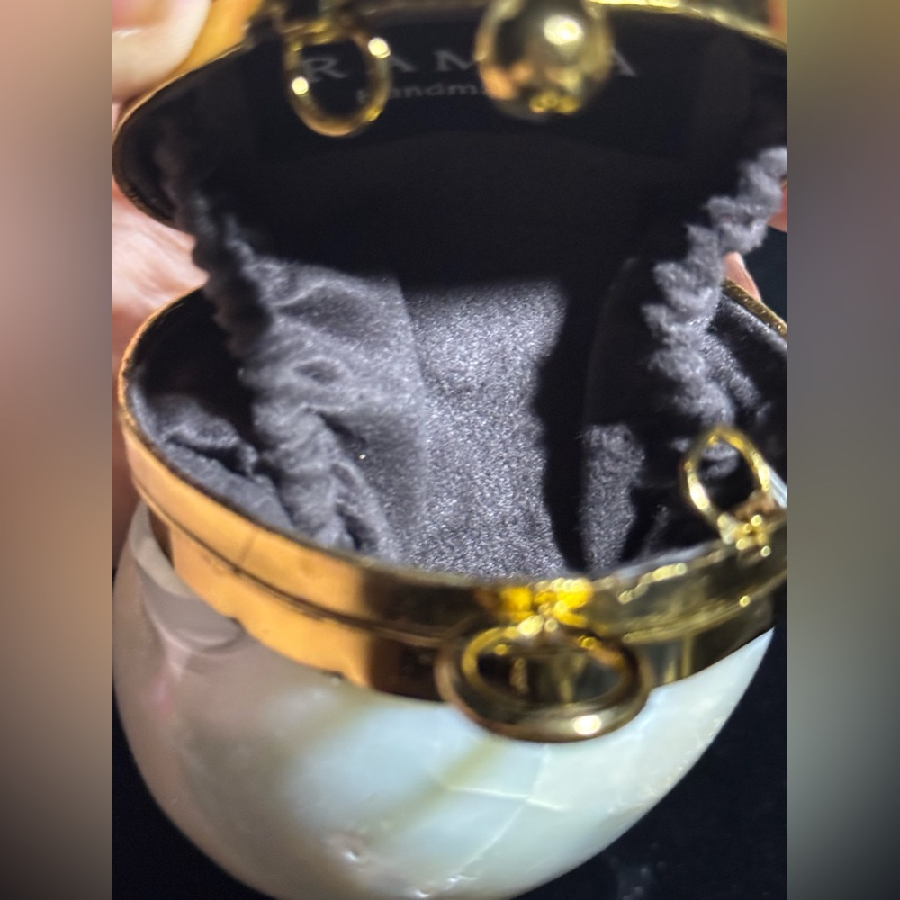 Coquillage by Ramla, purse that is red carpet ready.  Current style ! - Picture 10 of 11